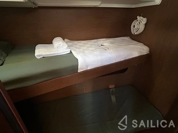 Oceanis 51.1 - Yacht Charter Sailica