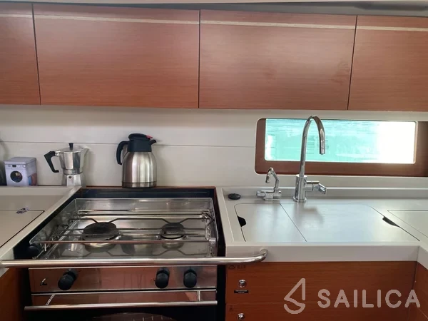 Oceanis 51.1 - Yacht Charter Sailica