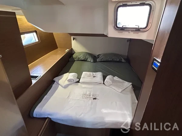 Oceanis 51.1 - Yacht Charter Sailica