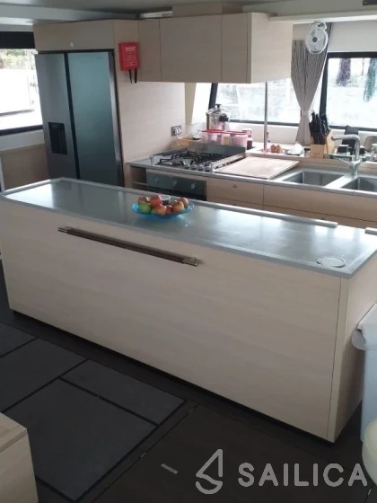 Lagoon 620 - Yacht Charter Sailica