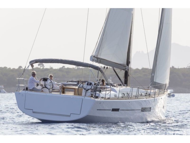 Dufour 520 GL - Yacht Charter Sailica