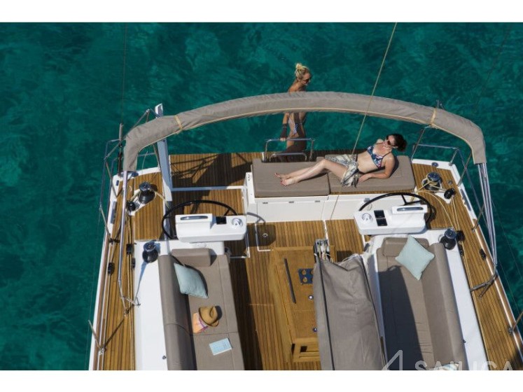 Dufour 520 GL - Yacht Charter Sailica