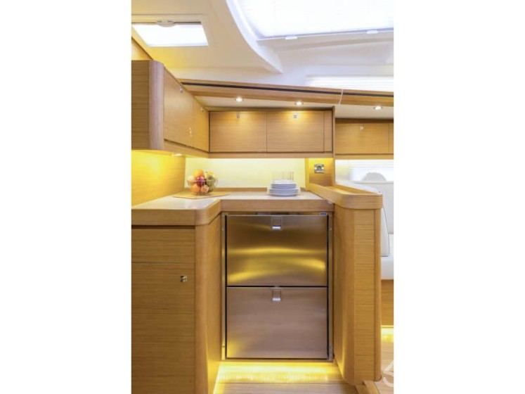 Dufour 520 GL - Yacht Charter Sailica