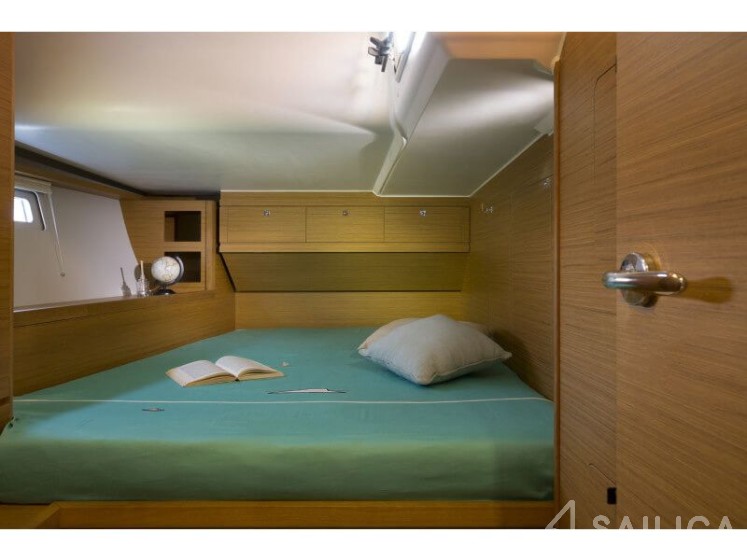 Dufour 520 GL - Yacht Charter Sailica