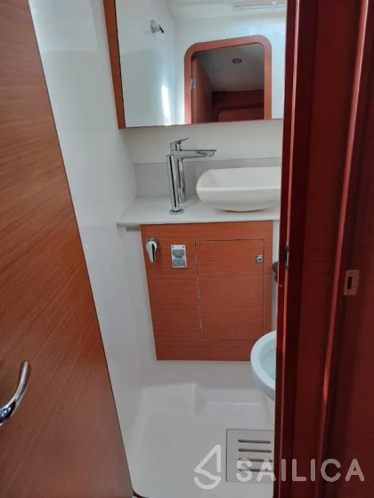 Dufour 520 GL - Yacht Charter Sailica