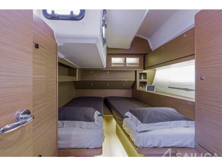 Dufour 520 GL - Yacht Charter Sailica