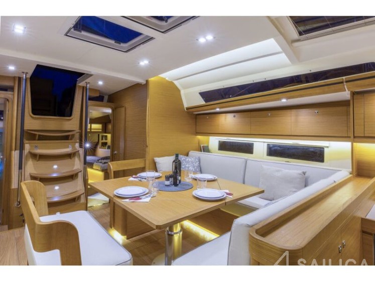 Dufour 520 GL - Yacht Charter Sailica