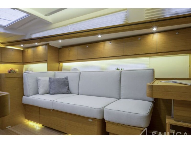 Dufour 520 GL - Yacht Charter Sailica