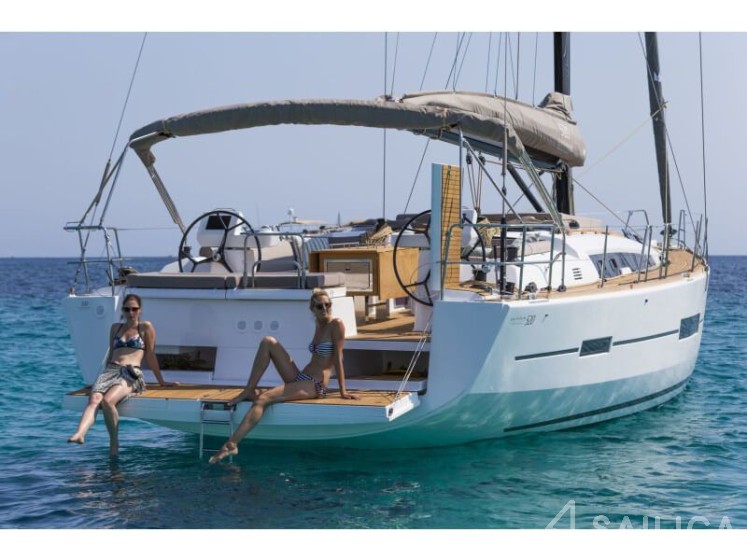Dufour 520 GL - Yacht Charter Sailica