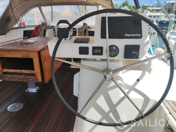 Dufour 520 GL - Yacht Charter Sailica
