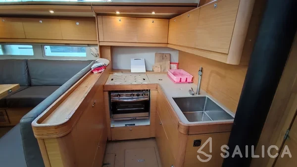 Dufour 520 GL - Yacht Charter Sailica