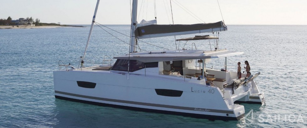 Lucia 40 - 3 cab. - Yacht Charter Sailica