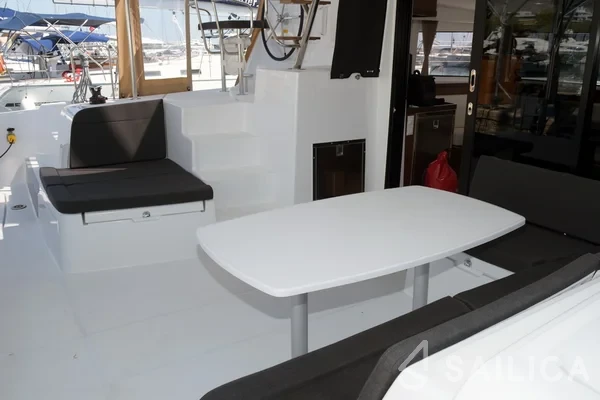 Lagoon 42 - Yacht Charter Sailica