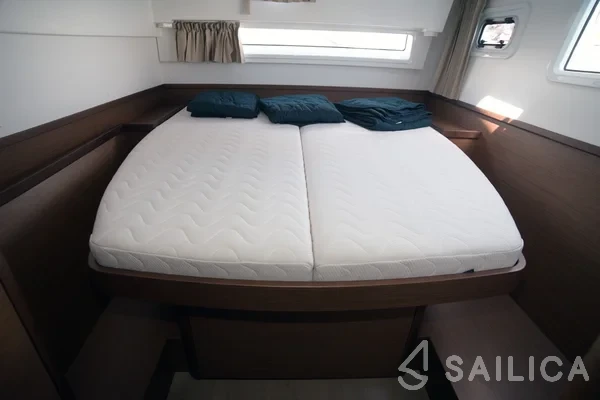 Lagoon 42 - Yacht Charter Sailica