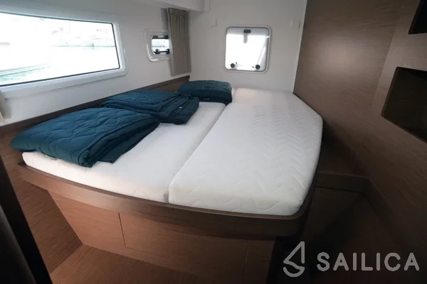 Lagoon 42 - Yacht Charter Sailica