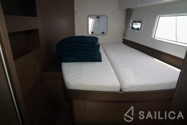 Lagoon 42 - Yacht Charter Sailica