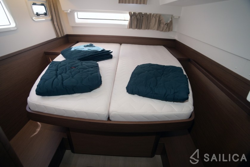 Lagoon 42 - Yacht Charter Sailica