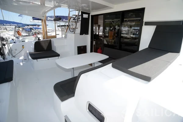 Lagoon 42 - Yacht Charter Sailica