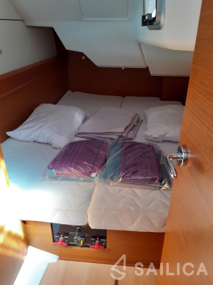 Sun Odyssey 389 - Yacht Charter Sailica