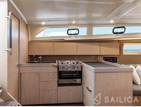 Oceanis 41.1 - Yacht Charter Sailica
