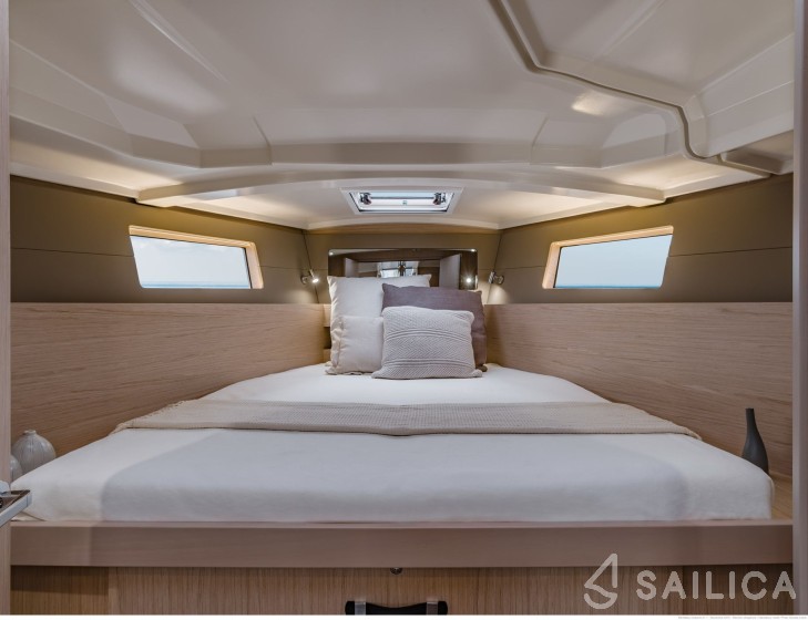 Oceanis 41.1 - Yacht Charter Sailica