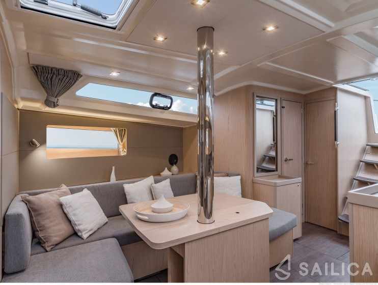 Oceanis 41.1 - Yacht Charter Sailica