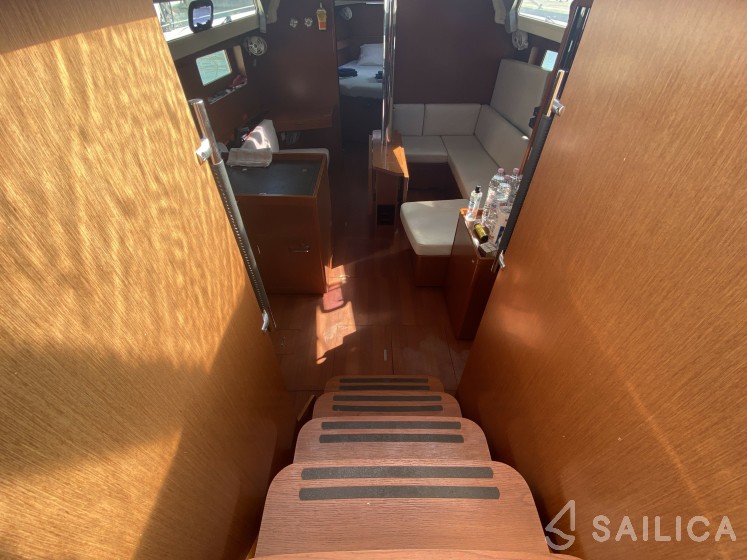 Oceanis 41.1 - Yacht Charter Sailica