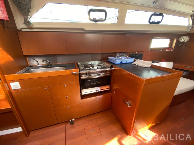 Oceanis 41.1 - Yacht Charter Sailica