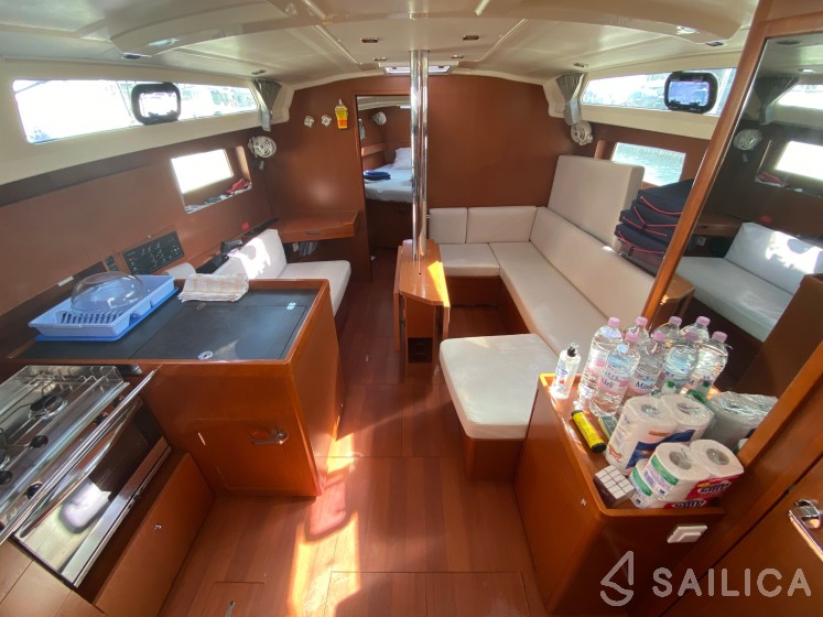 Oceanis 41.1 - Yacht Charter Sailica