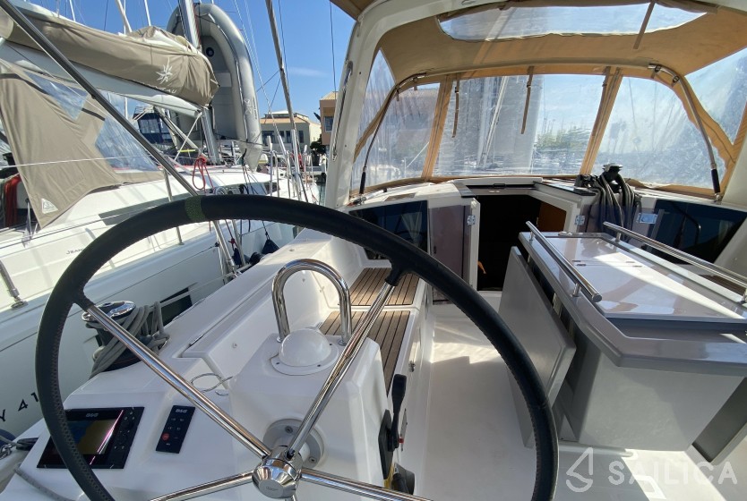 Oceanis 41.1 - Yacht Charter Sailica