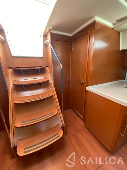 Oceanis 51.1 - Yacht Charter Sailica