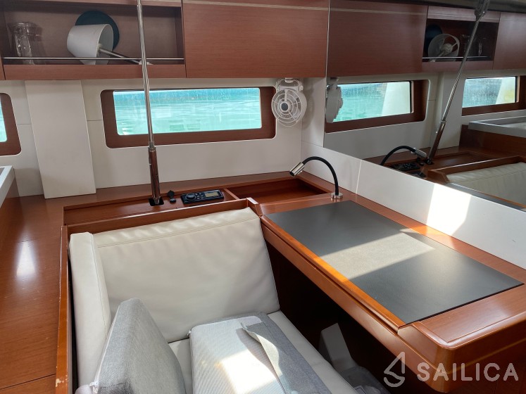 Oceanis 51.1 - Yacht Charter Sailica