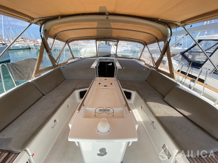 Oceanis 51.1 - Yacht Charter Sailica