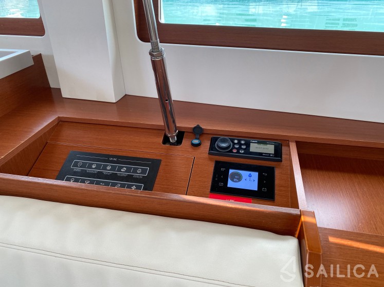 Oceanis 51.1 - Yacht Charter Sailica