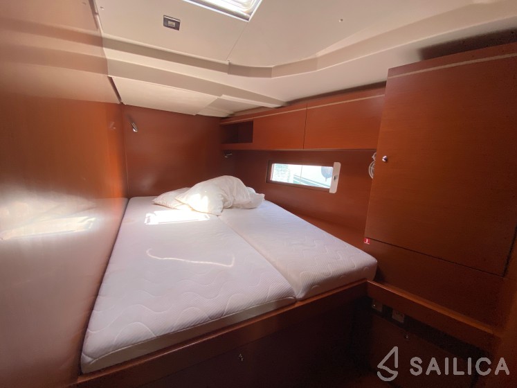 Oceanis 51.1 - Yacht Charter Sailica