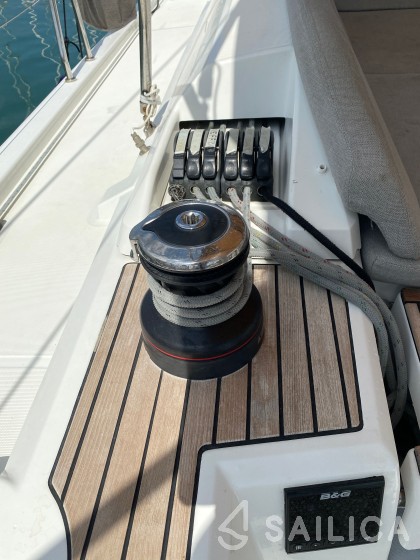 Oceanis 51.1 - Yacht Charter Sailica