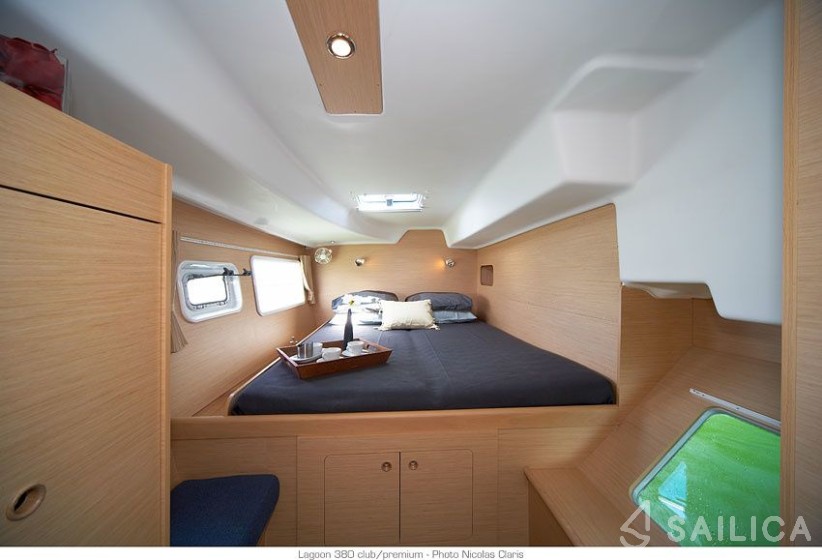 Lagoon 380 - Yacht Charter Sailica