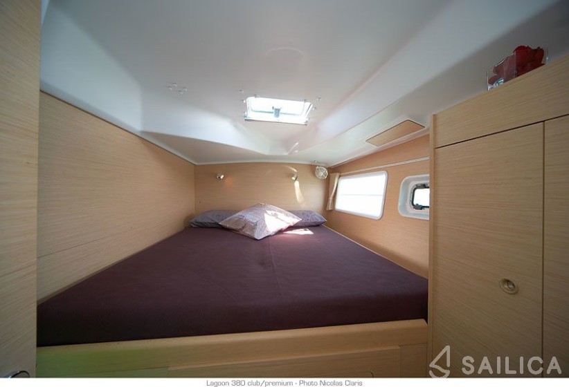 Lagoon 380 - Yacht Charter Sailica