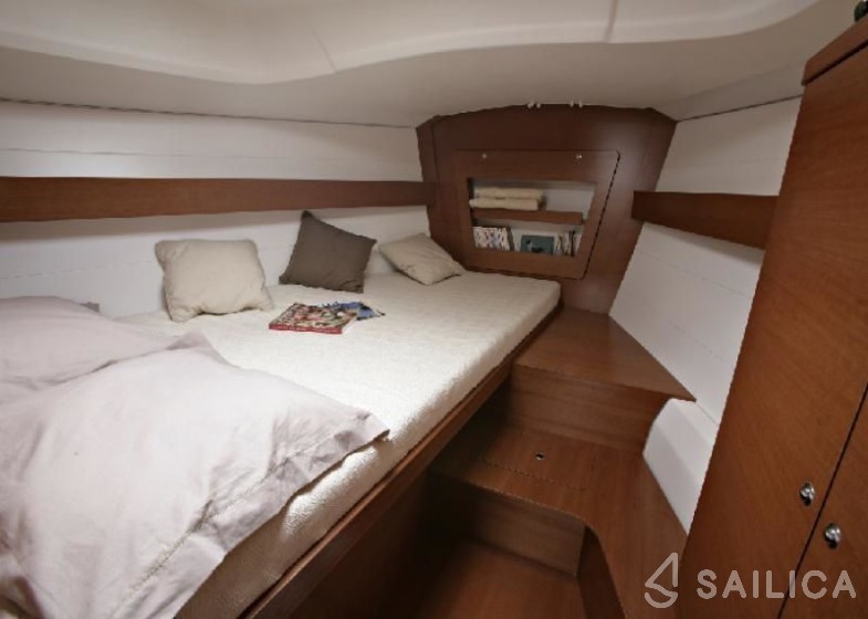 Lagoon 380 - Yacht Charter Sailica