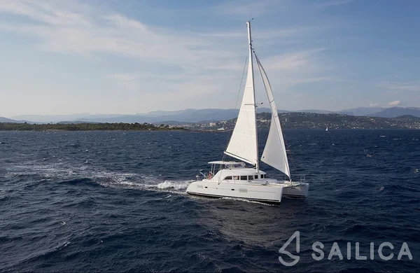 Lagoon 380 - Yacht Charter Sailica
