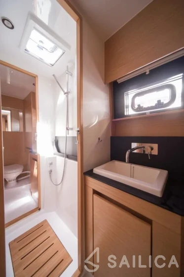 Nautitech 46 Fly - Yacht Charter Sailica