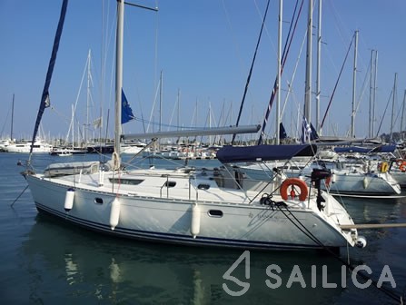 Sun Odyssey 42.2 - Yacht Charter Sailica