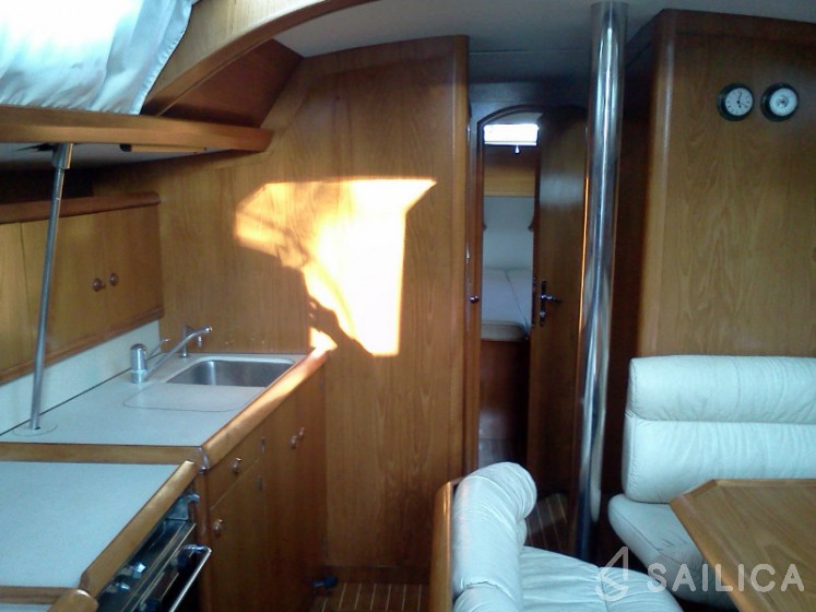 Sun Odyssey 42.2 - Yacht Charter Sailica