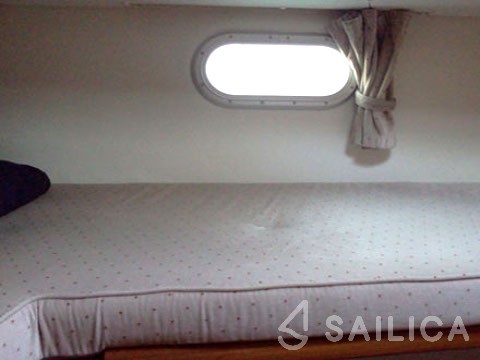 Sun Odyssey 42.2 - Yacht Charter Sailica
