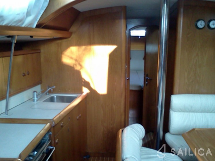 Sun Odyssey 42.2 - Yacht Charter Sailica