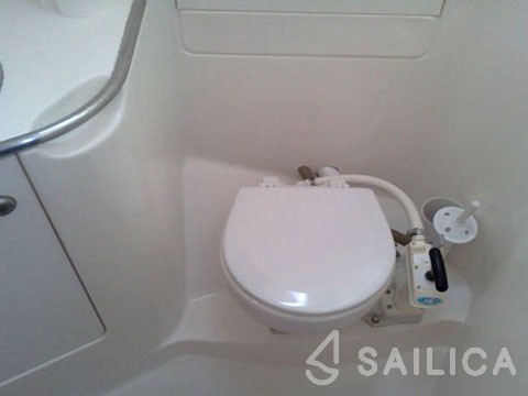 Sun Odyssey 42.2 - Yacht Charter Sailica