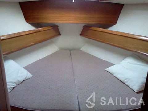 Sun Odyssey 42.2 - Yacht Charter Sailica