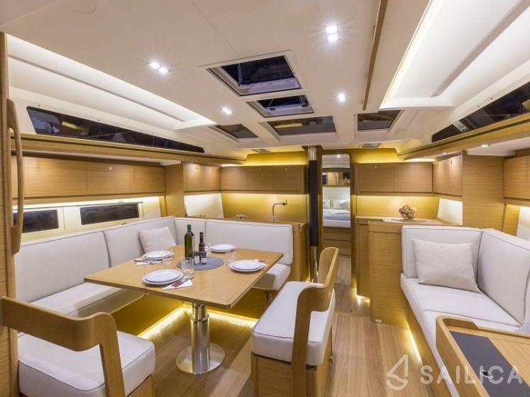 Dufour 520 GL - Yacht Charter Sailica