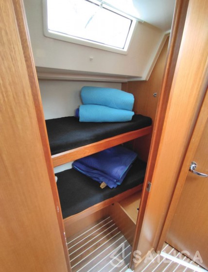 Bavaria C45 - 5 cab. - Yacht Charter Sailica