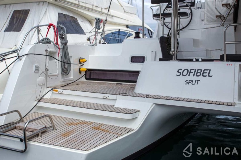 Lagoon 42 - Yacht Charter Sailica